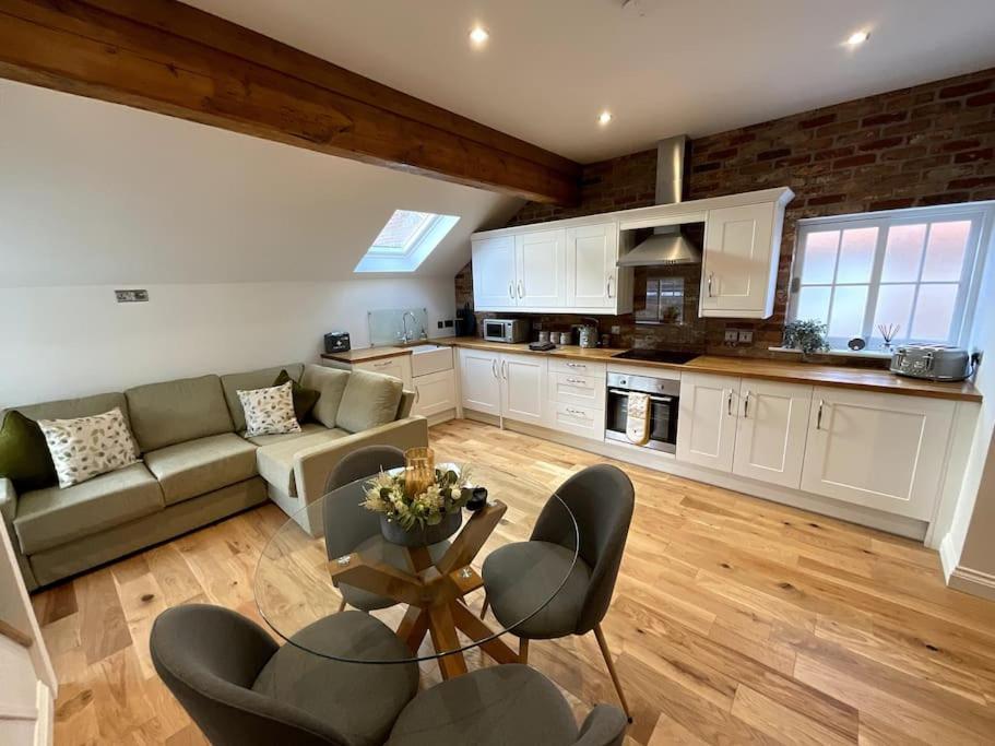 Apt D In Old Grade 2 Converted Farmhouse マーケット・ウェイトン エクステリア 写真